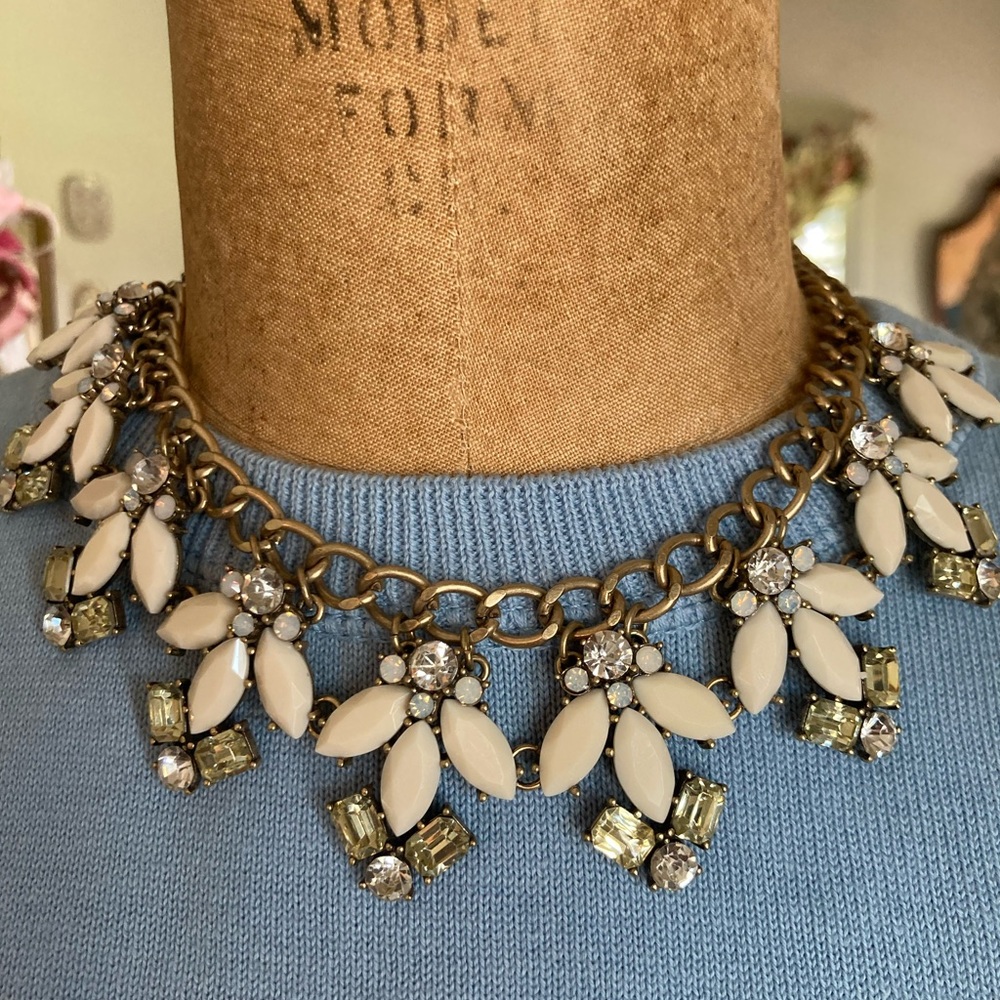 Retro Statement Necklace 19” adjustable white with Clear Rhinestones w/earrings